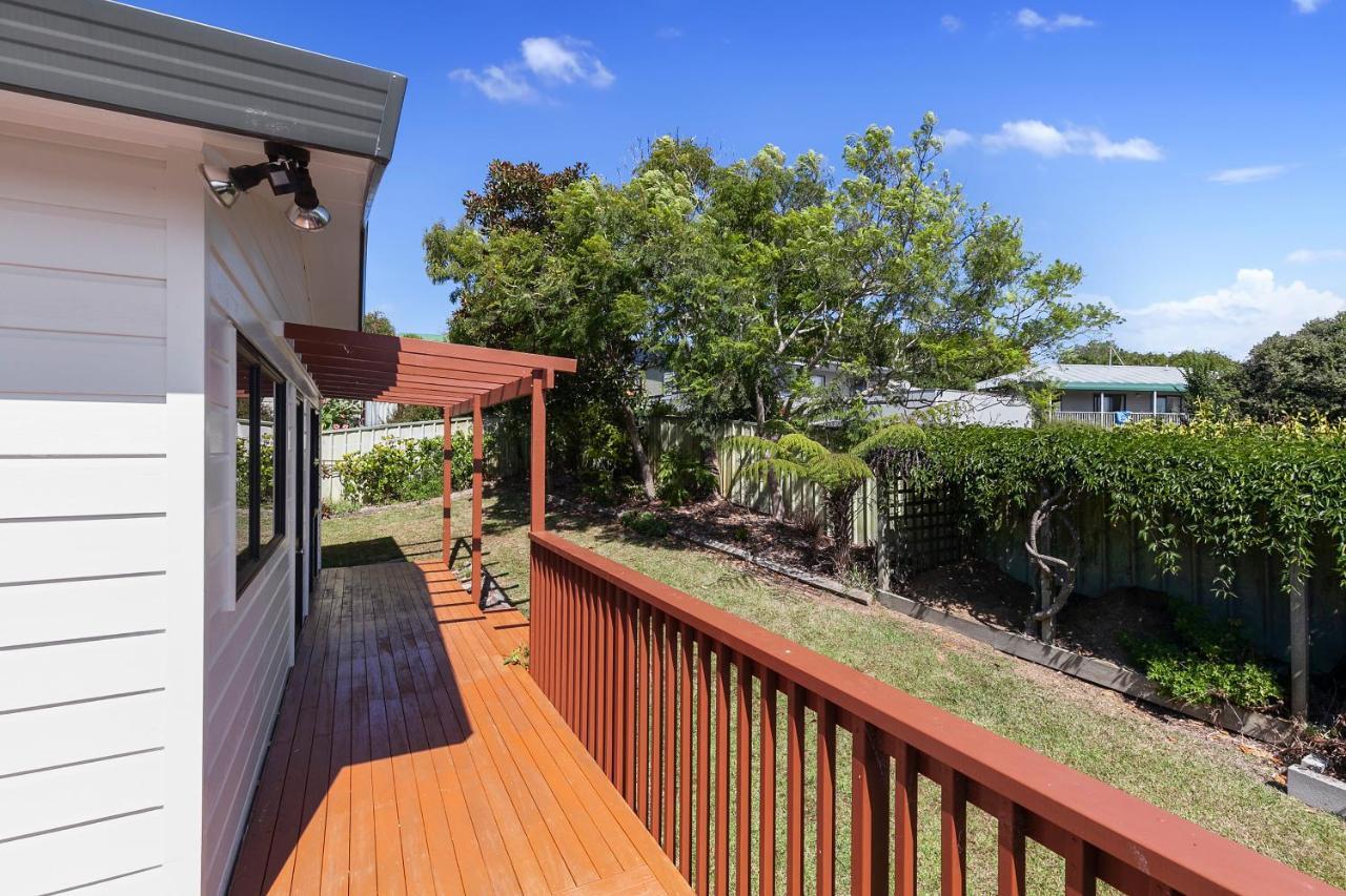 Serene At Snells - Snells Beach Bach Exterior photo